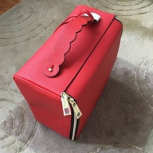 NEW Estée Lauder medium square makeup travel case, box in coral full zip